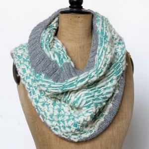 Noonday Minted Cowl
